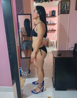 De perfil de lado